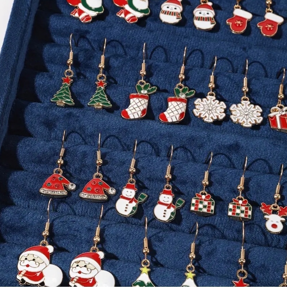 ⭐️ 5 for $25 Holiday Festive Christmas Rubik’s Cube Hoop Earrings - Picture 6 of 7